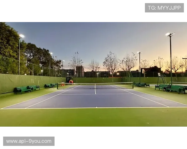 企业工会组织网球赛，上班族工余锻炼社交两不误