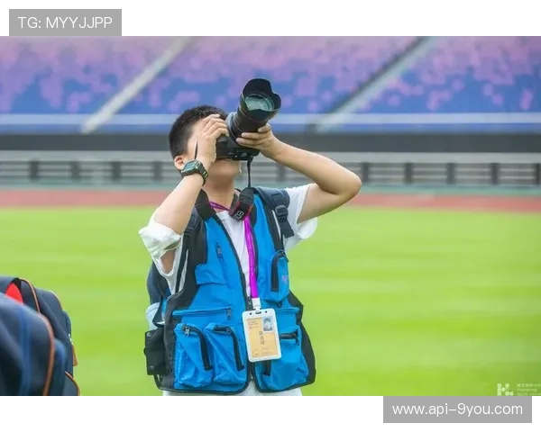 北师大附校小记者报道嘉兴足球赛，青少年参与体育传播